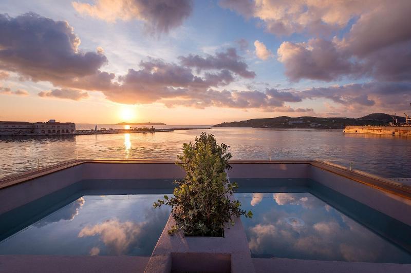 Shapes Luxury Suites Ermoupoli Eksteriør billede