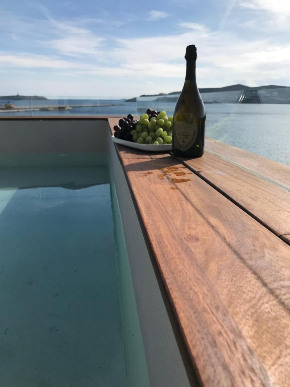 Shapes Luxury Suites Ermoupoli Eksteriør billede